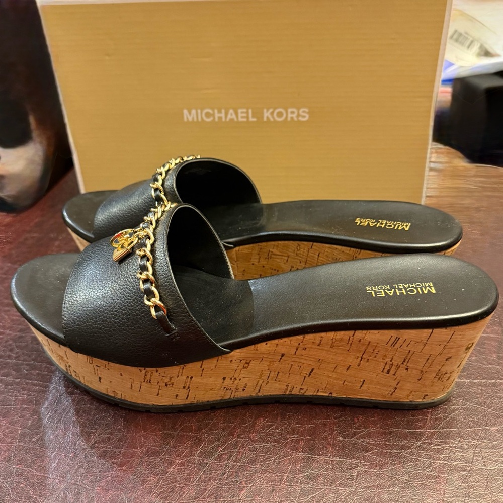 Michael Kors Elsa Platform sandals in black tumbled leather—size 10–GORGEOUS!